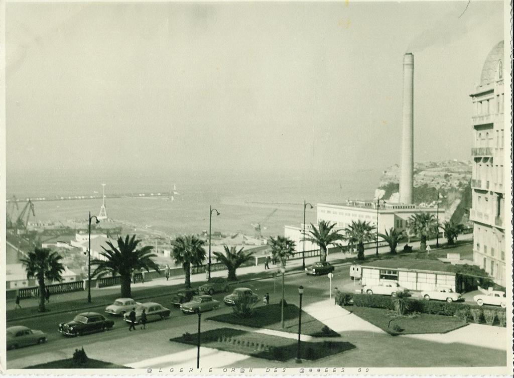 ORAN SQUARE LYAUTEY 1959.JPG